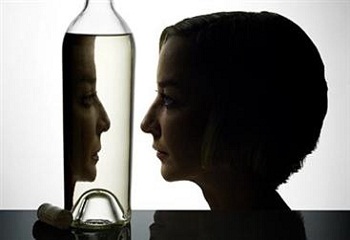 Az alkohol a nők agyát jobban roncsolja