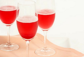 Cassis pezsgőkoktél Cassis pezsgőkoktél