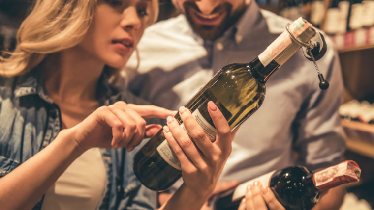 Az agyunk becsap minket: jobban ízlik a drágább bor