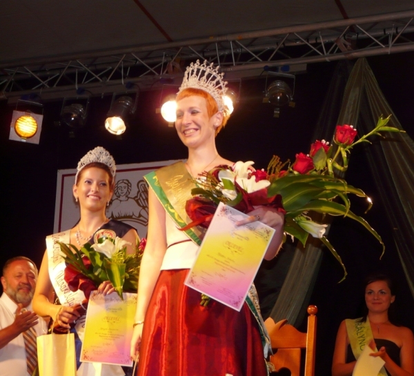 Mór Borkirálynője, Pfiffer Katalin lett Magyarország 2010. évi Borkirálynője