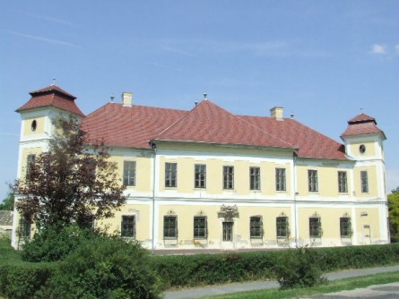 A Hajós-Bajai borvidéket is népszerűsíti majd a felújított barokk kastély 