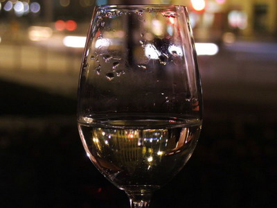 Hungarikum borokkal hódítottak a magyar borászok Párizsban
