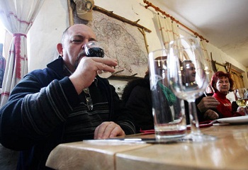 Határtalan borkultúra: szlovén borászok tanulnak Magyarországon