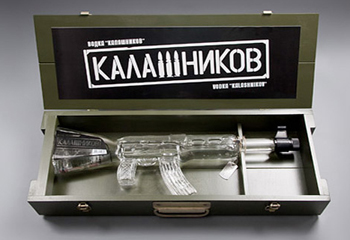 Vodka és Kalasnyikov - szuvenír Oroszországból