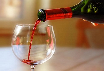 Jó hír a férfiaknak: vörösborral megelőzhető a Parkinson-kór