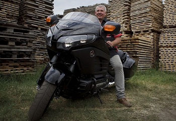 Ézsiás György: A hordókészítés és a motorozás tesz egész emberré