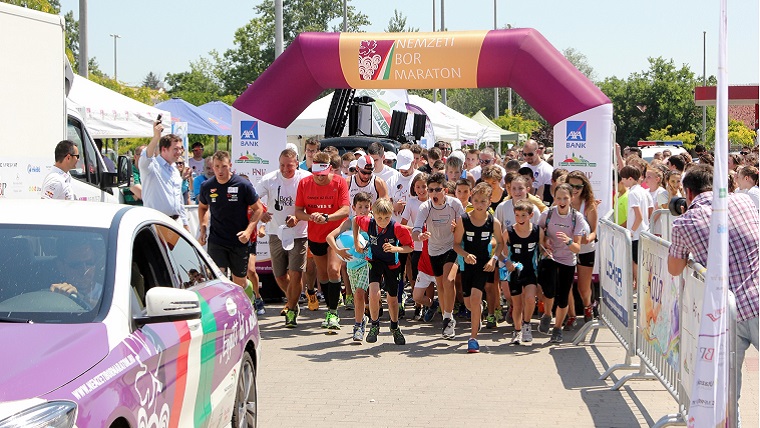 Mától magyar a leghosszabb maraton váltó világrekordja!
