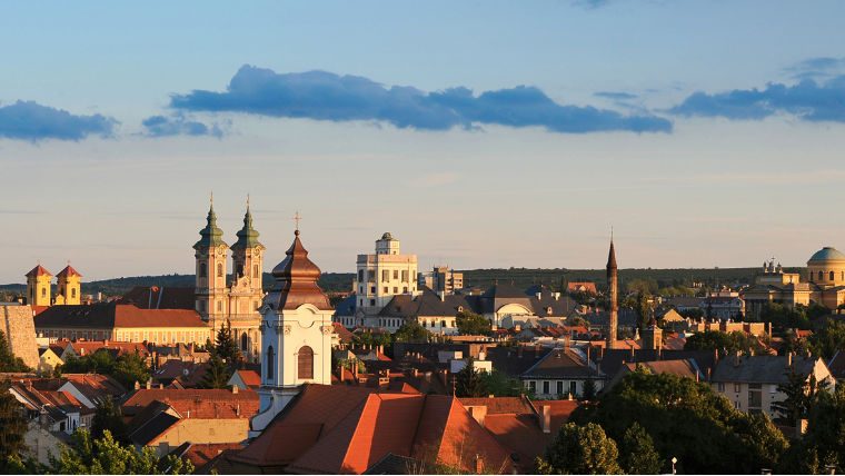 Az Astoriába költöznek az egri borászok