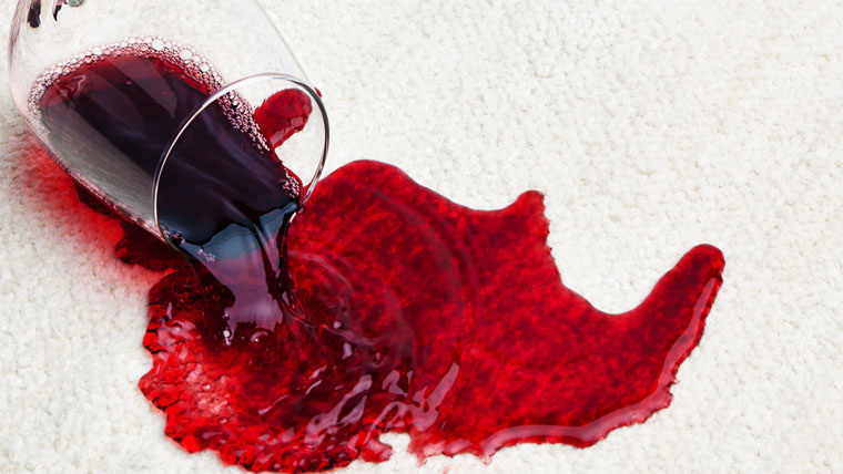 Íme 4 tuti tipp a vörösbor folt eltávolítására