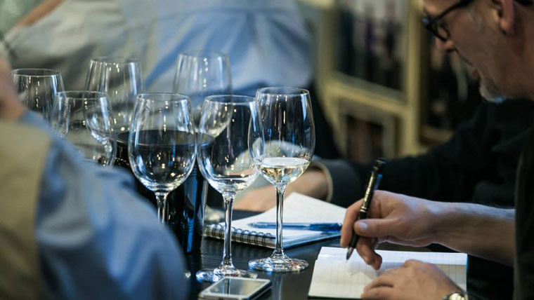 Az ünnepi asztalra válogathatunk borokat a Zwack Múzeumban