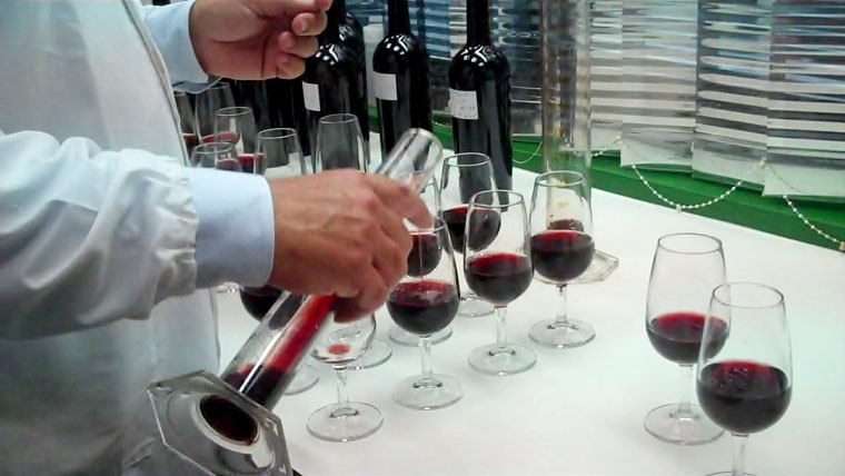 13 100 liter hamis bort foglaltak le az Alföldön
