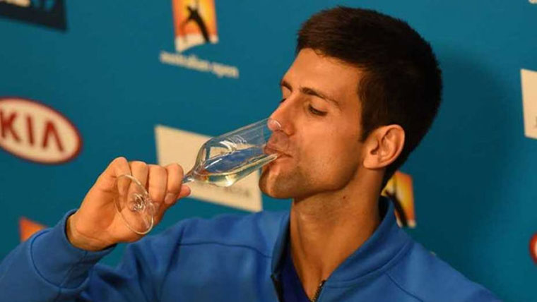 Novak Djokovic borra vált