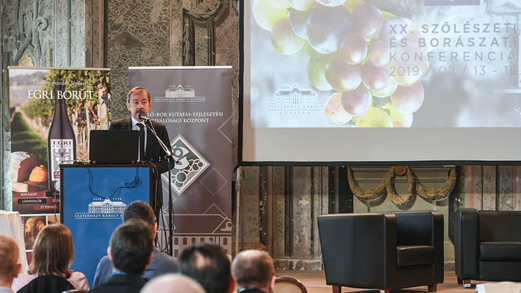 Világhírű borszakértővel zajlott a Szőlészeti és Borászati Konferencia