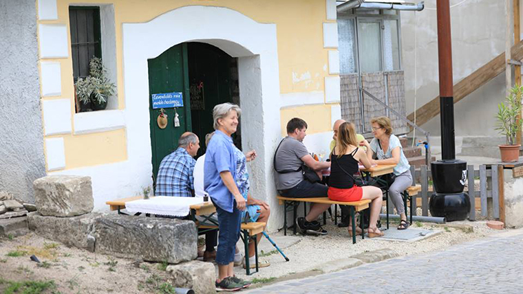 Must, murci, bor, pezsgő, pálinka, borecet kóstolható az Etyeki Borangolón