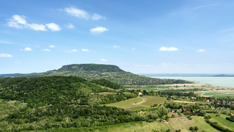 Borvidékek a Balaton körül: Badacsony bazalton termett szőlőfajtái és borai