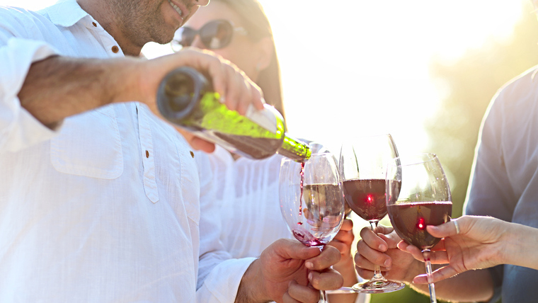 A vagyonosabbak több bort isznak, a fiataloknak az édes bor ízlik leginkább, a családi hagyományok már kevésbé meghatározóak