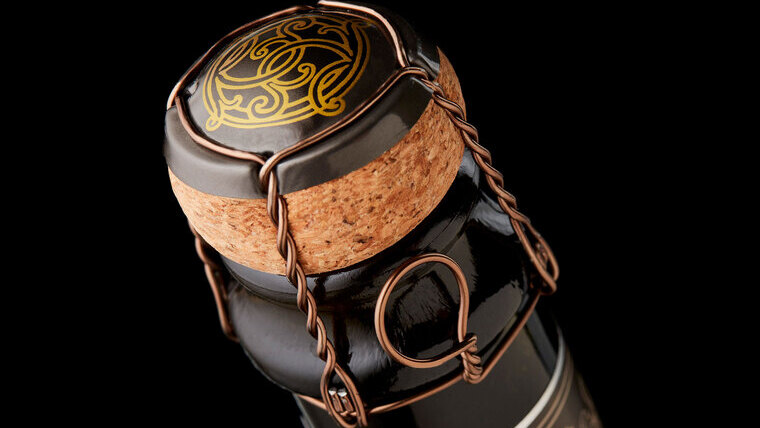 Mi az a drót a pezsgődugón?