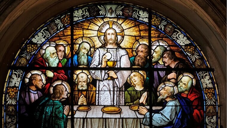 Miért éppen bor kerül az úrvacsorán a kehelybe?