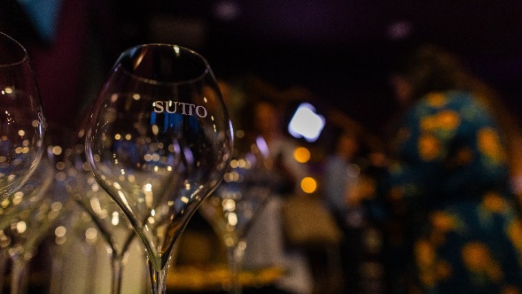 Dolce far niente egy pohár borban – ilyen volt a SUTTOWine borvacsorája
