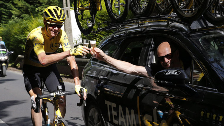 Sörbe és pezsgőbe fordult tegnap a Tour De France Sörbe és pezsgőbe fordult tegnap a Tour De France