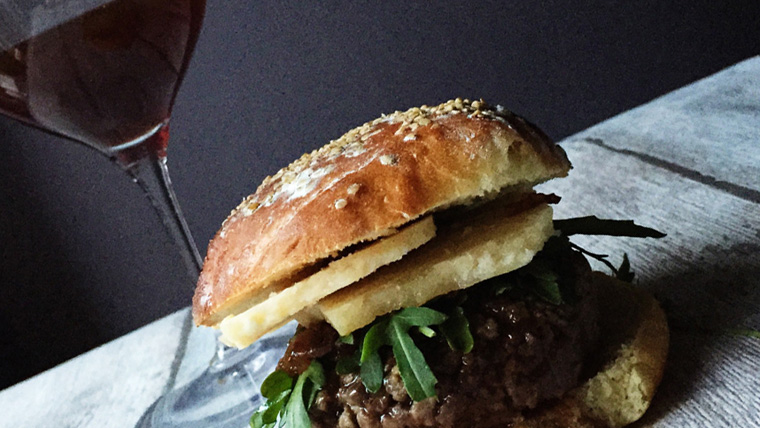 Bor és burger: szokatlan párosítás Bor és burger: szokatlan párosítás