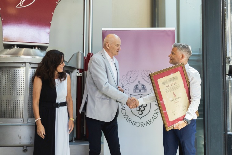 Az „Év Pincészete 2026” díj nyertese a mádi HOLDVÖLGY Az „Év Pincészete 2026” díj nyertese a mádi HOLDVÖLGY