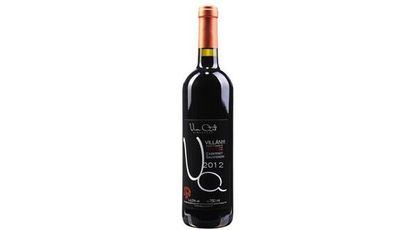 Fekete borsos és édes fűszeres aromák a vörösborban