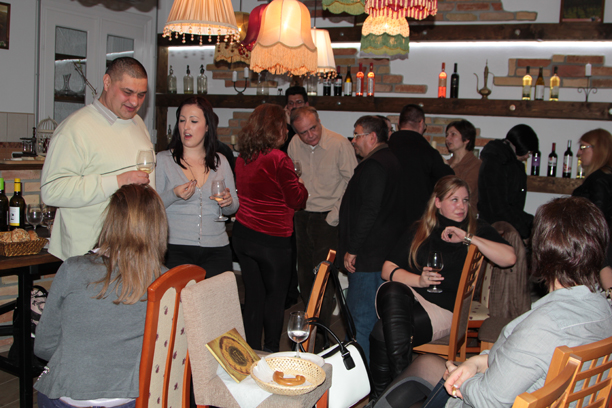 Lisicza bórkóstoló a Kecskeméti Borháló üzletben, április 24.