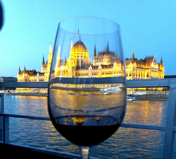 Ilyen volt Budapest leglátványosabb borkóstolója