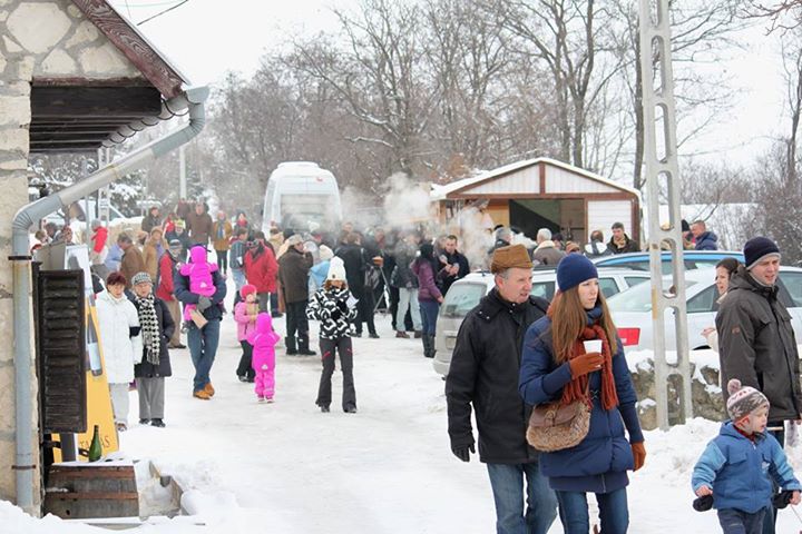 Ellepheti a hó az Etyeki Pikniket