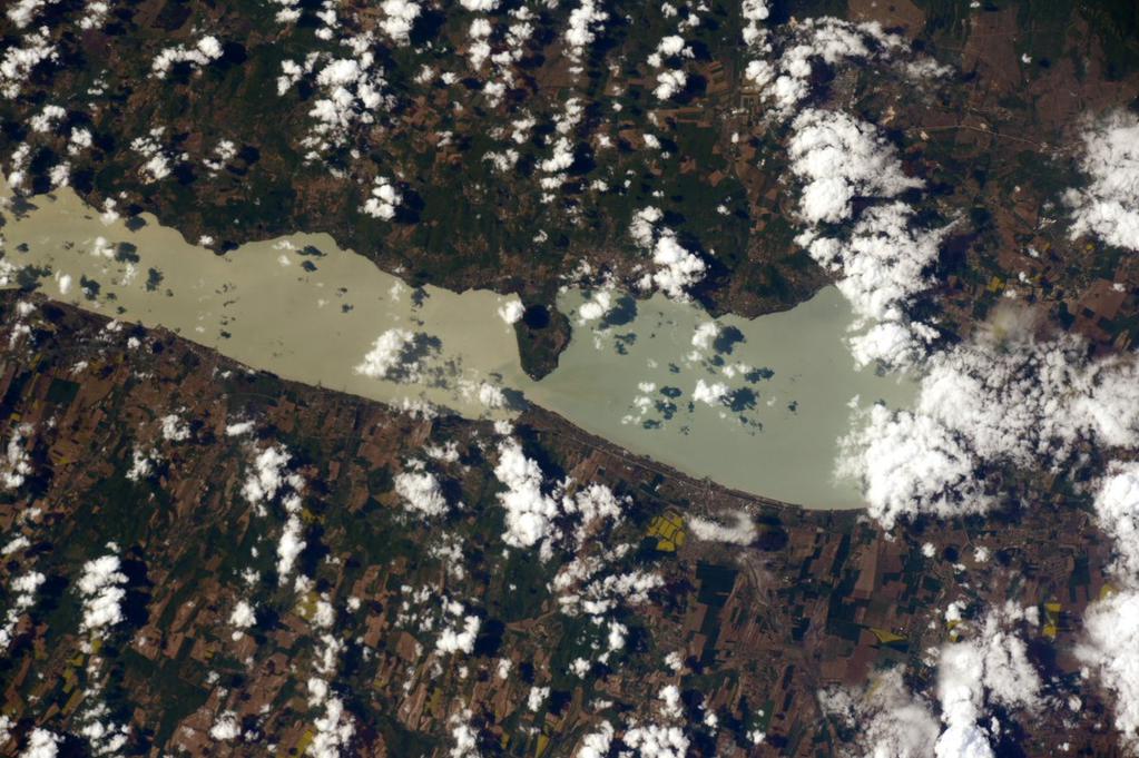 Gomolyfelhők gyülekeznek a Balaton fölött