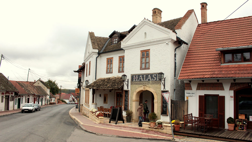 A hagyományos és modern villányi otthona