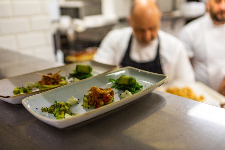 Dolce far niente egy pohár borban – ilyen volt a SUTTOWine borvacsorája