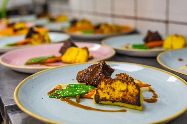 Dolce far niente egy pohár borban – ilyen volt a SUTTOWine borvacsorája