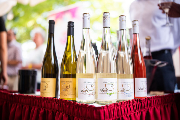 Pét-nat egy kis csavarral, muzeális bor és elfeledett szőlőfajták - Mi minden volt a Winelovers Summer Opening Party-n?