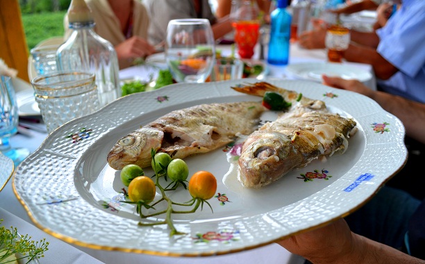 Hal- és borünnepet tartanak a Balaton-parton