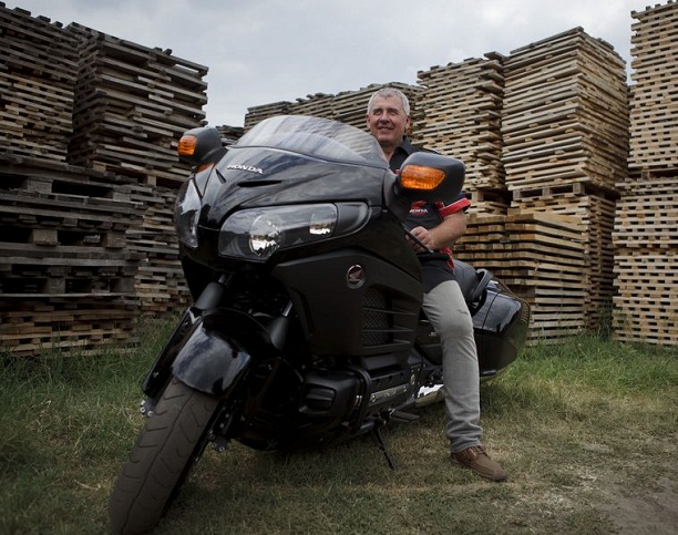 Ézsiás György: A hordókészítés és a motorozás tesz egész emberré