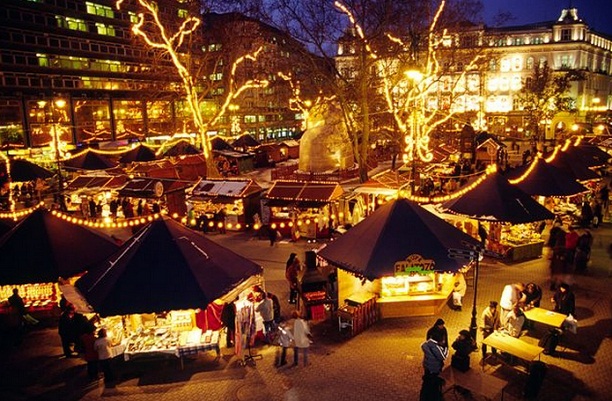 Megnyílt a karácsonyi vásár a Vörösmarty téren