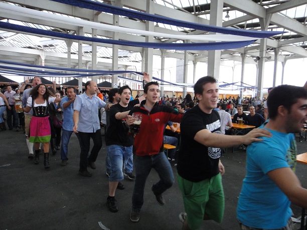 Oktoberfest Barcelonában - Szürreális spanyol sörfesztivál