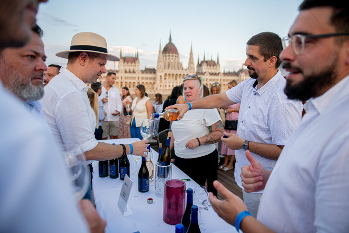 Közös szenvedély, amely a bor köré épül - Élménybeszámoló a Winelovers River Night-ról